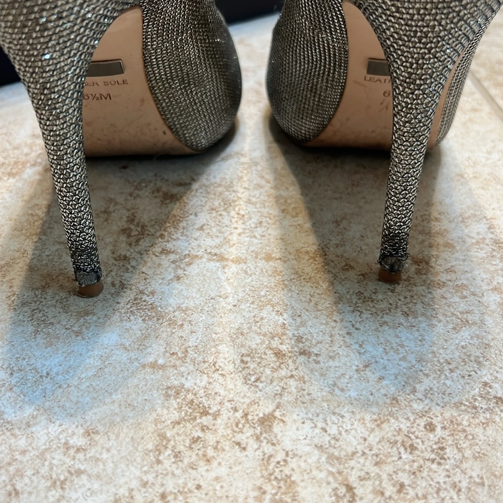 Silver Heels - image 3